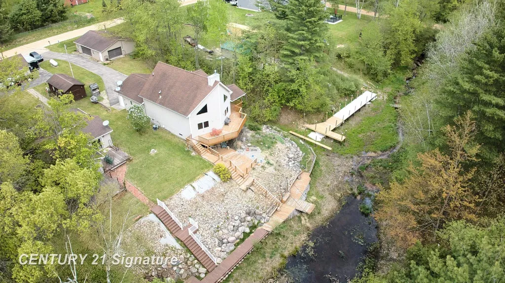 1724 Middle Point Drive Clement Township MI 48610