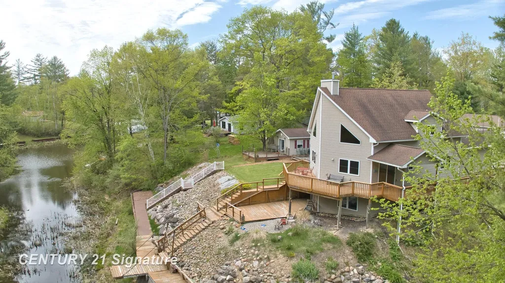 1724 Middle Point Drive Clement Township MI 48610