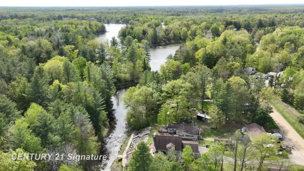 1724 Middle Point Drive Clement Township MI 48610