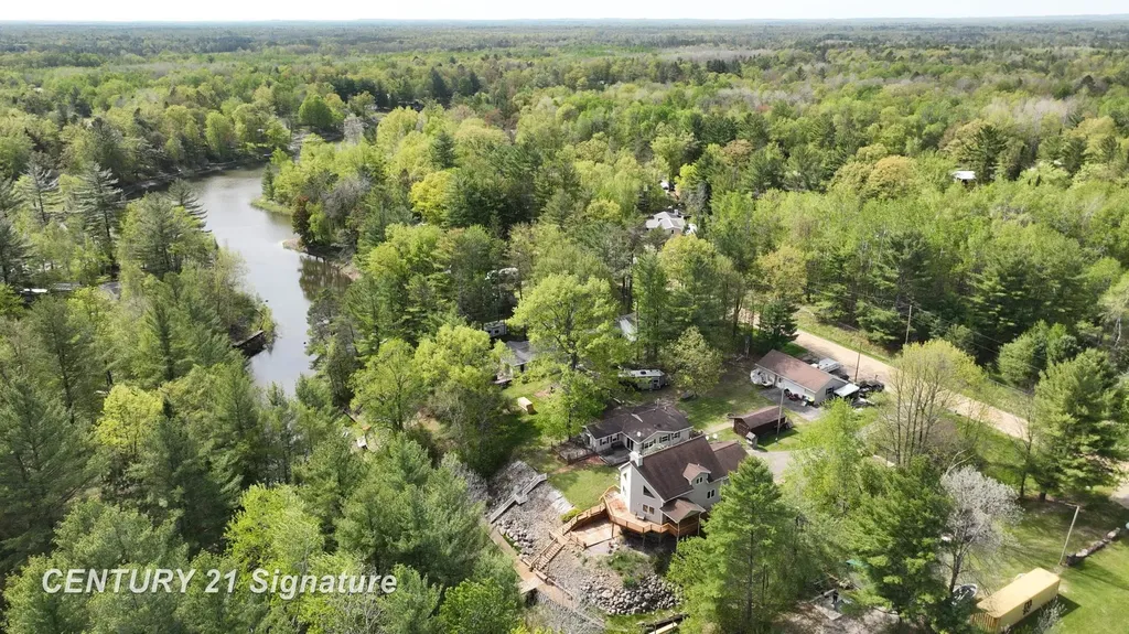 1724 Middle Point Drive Clement Township MI 48610