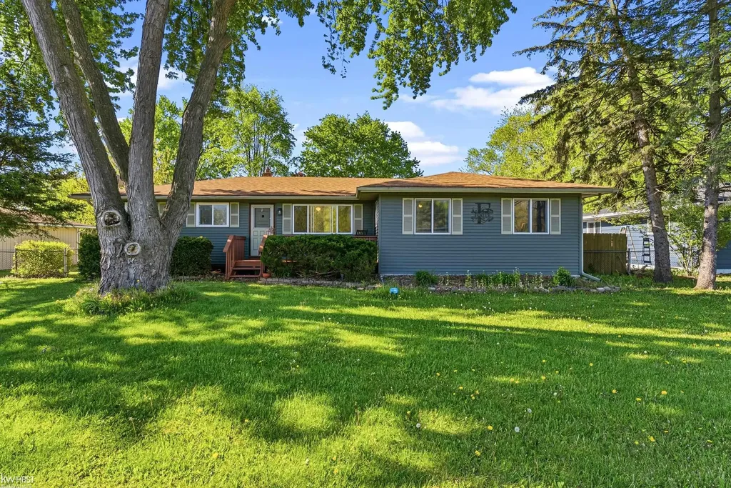 4271 W Highland Road Highland Charter Township MI 48380