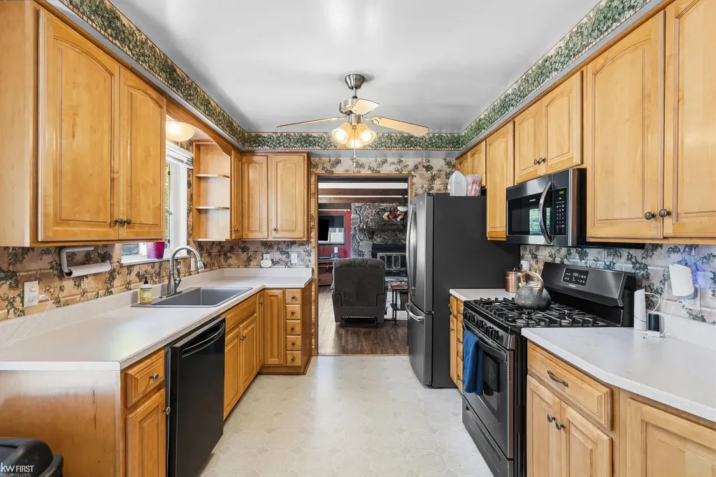 4271 W Highland Road Highland Charter Township MI 48380