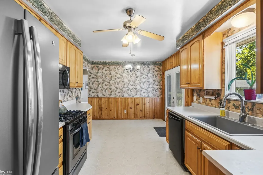 4271 W Highland Road Highland Charter Township MI 48380