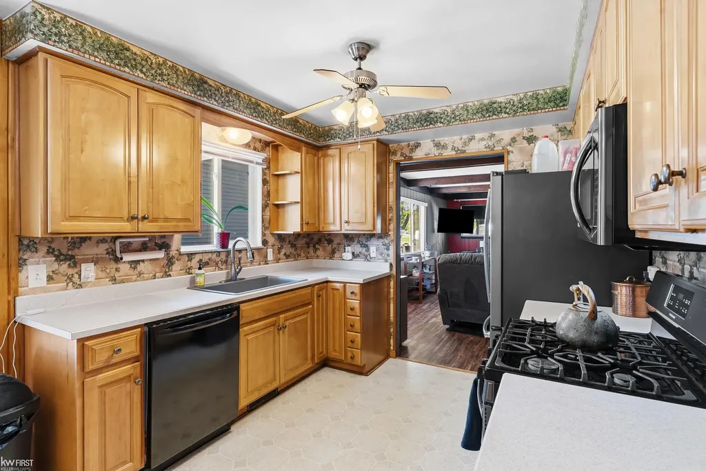 4271 W Highland Road Highland Charter Township MI 48380