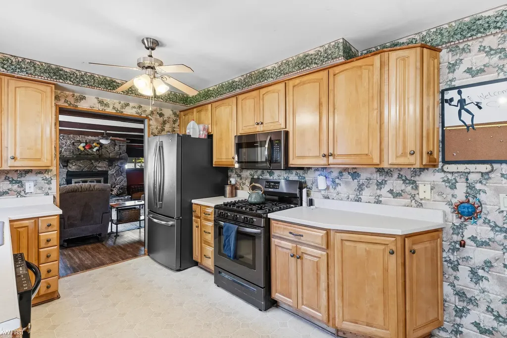 4271 W Highland Road Highland Charter Township MI 48380