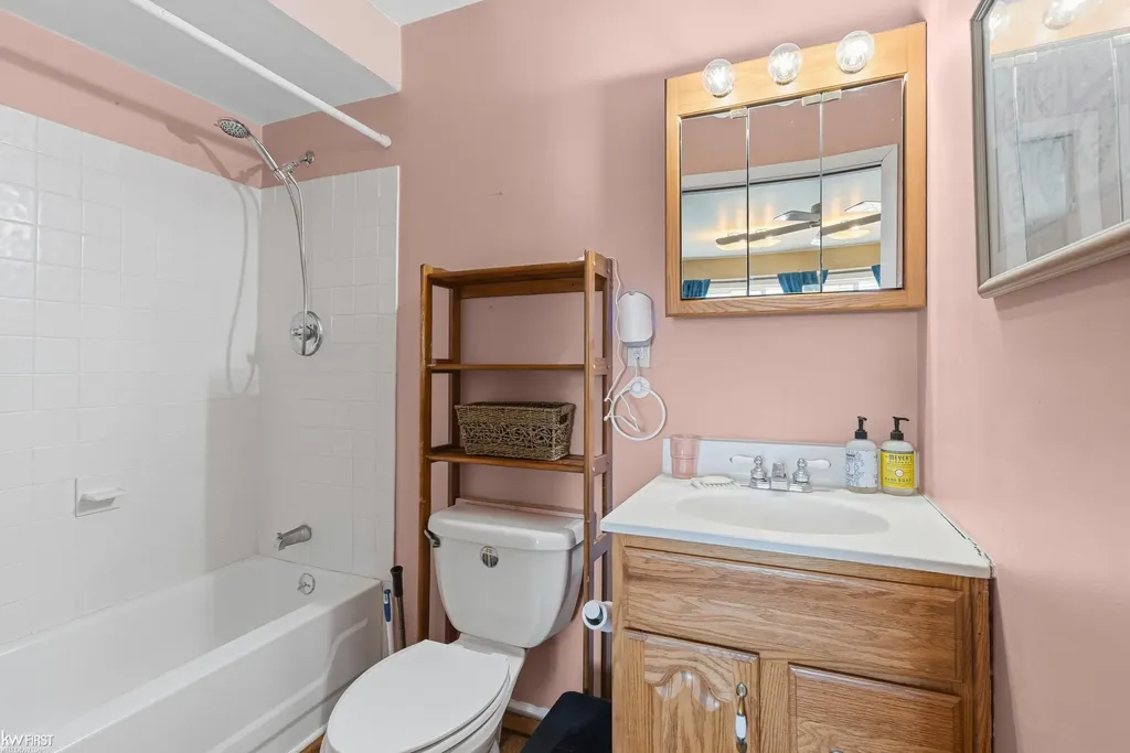 4271 W Highland Road Highland Charter Township MI 48380