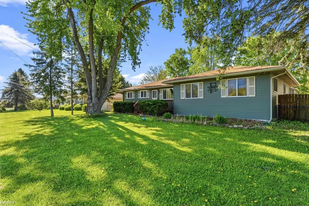 4271 W Highland Road Highland Charter Township MI 48380