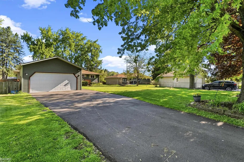 4271 W Highland Road Highland Charter Township MI 48380