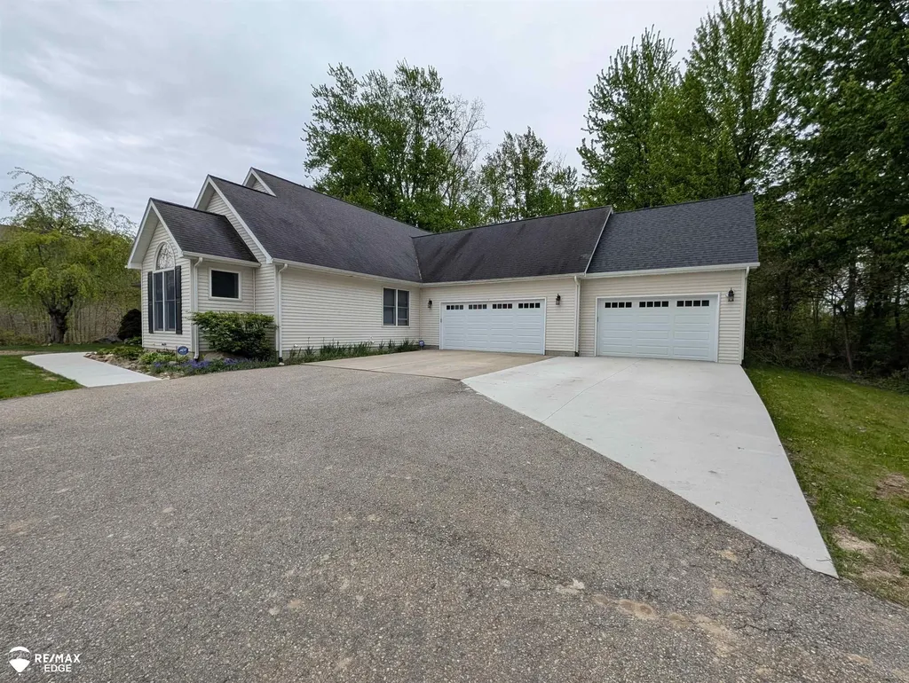 1245 W Vienna Road Vienna Charter Township MI 48420