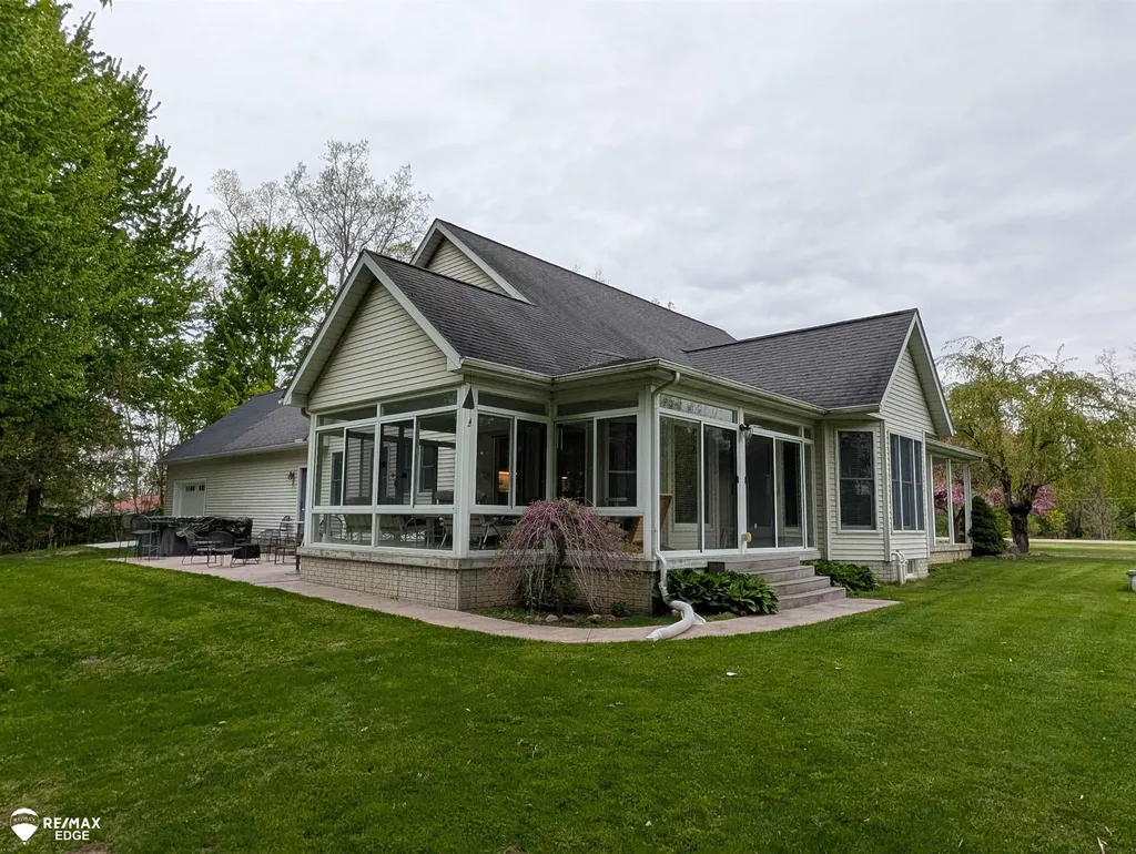 1245 W Vienna Road Vienna Charter Township MI 48420