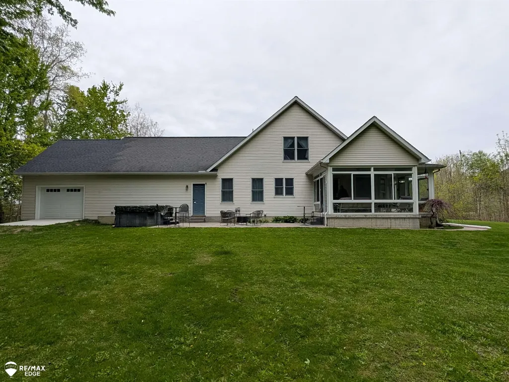 1245 W Vienna Road Vienna Charter Township MI 48420