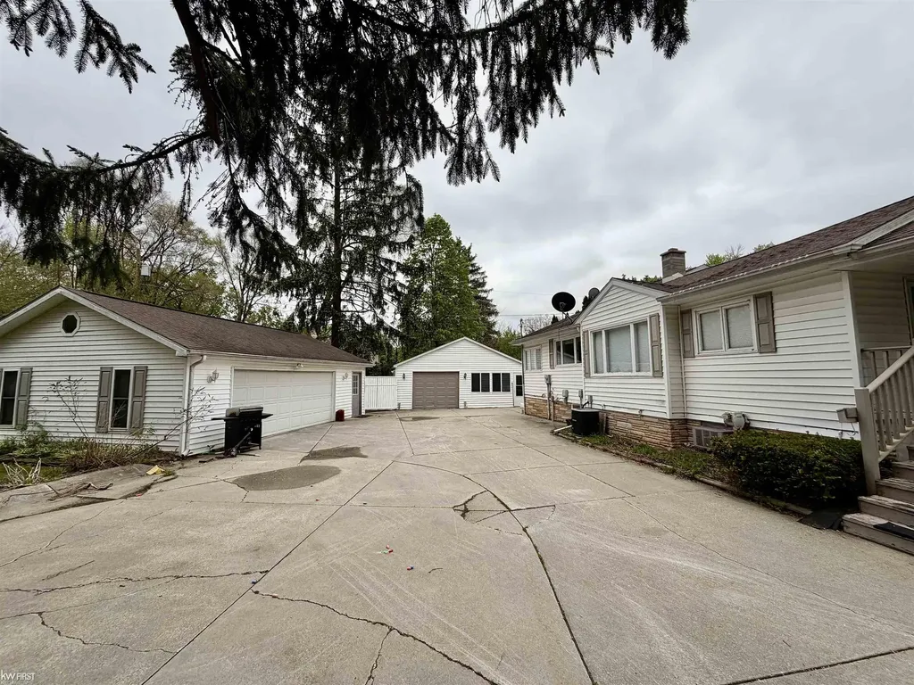 518 Oak Street Mt. Morris City MI 48458