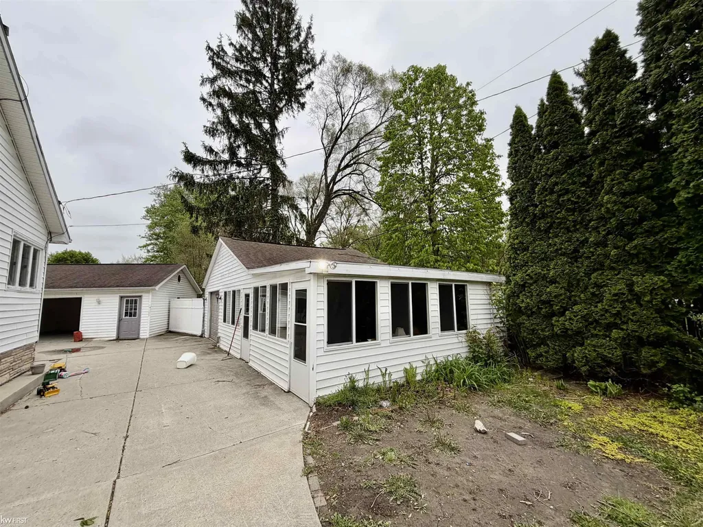 518 Oak Street Mt. Morris City MI 48458