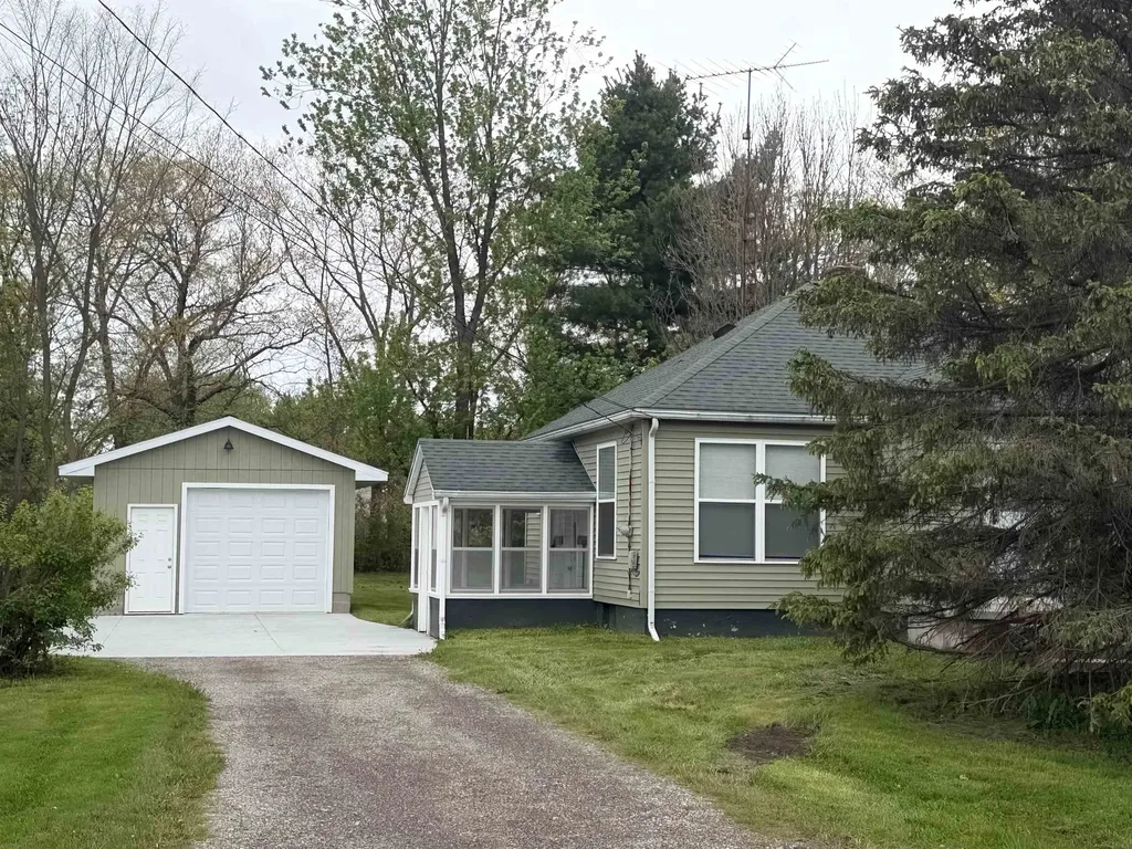 1420 Mintola Avenue Flint Charter Township MI 48532