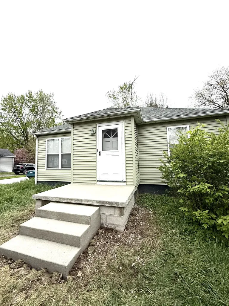 1420 Mintola Avenue Flint Charter Township MI 48532