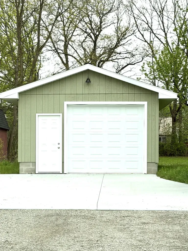 1420 Mintola Avenue Flint Charter Township MI 48532