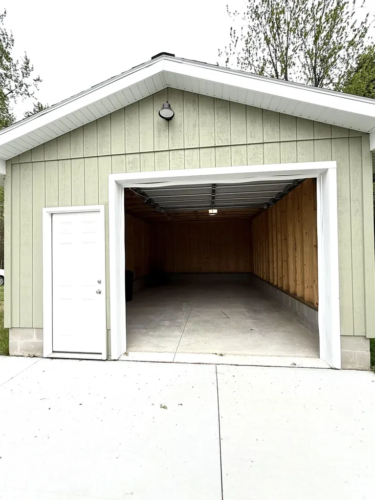 1420 Mintola Avenue Flint Charter Township MI 48532