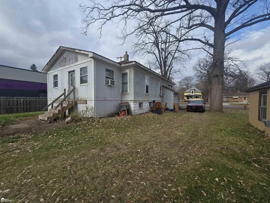 258 E State Road Montrose City MI 48457