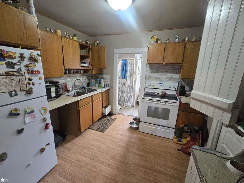 258 E State Road Montrose City MI 48457