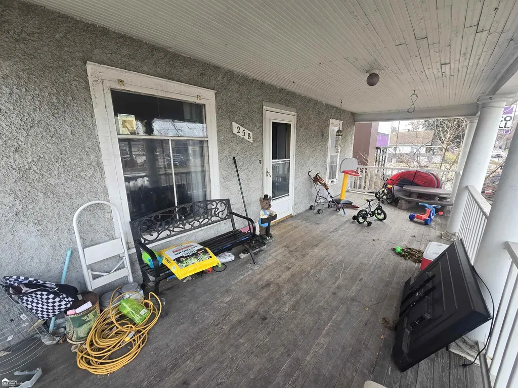 258 E State Road Montrose City MI 48457