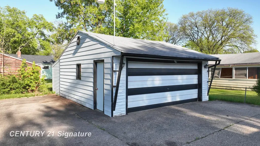 1847 Barks Street Flint City MI 48503