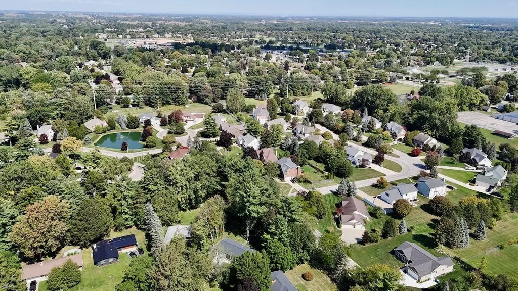 2588 E Greendale Drive Saginaw Charter Township MI 48603