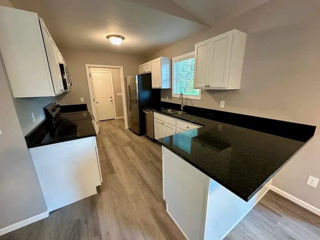 2588 E Greendale Drive Saginaw Charter Township MI 48603