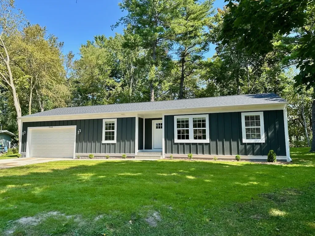 2588 E Greendale Drive Saginaw Charter Township MI 48603