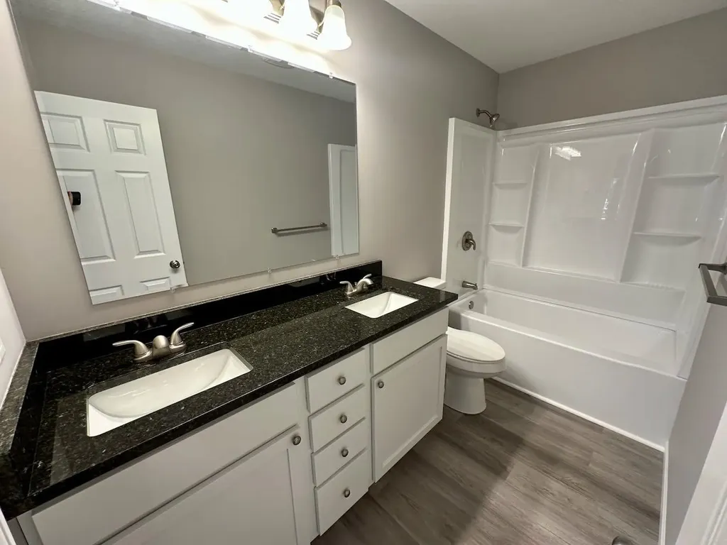 2588 E Greendale Drive Saginaw Charter Township MI 48603