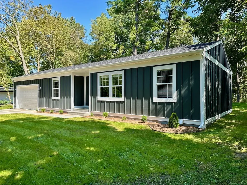2588 E Greendale Drive Saginaw Charter Township MI 48603