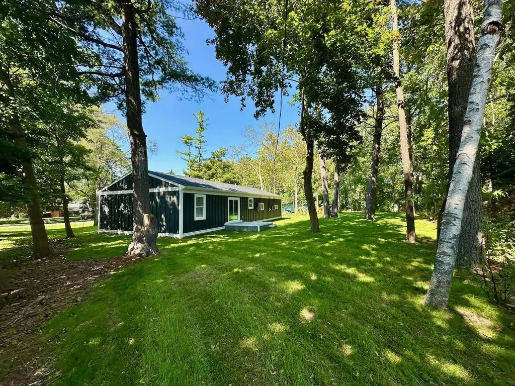 2588 E Greendale Drive Saginaw Charter Township MI 48603