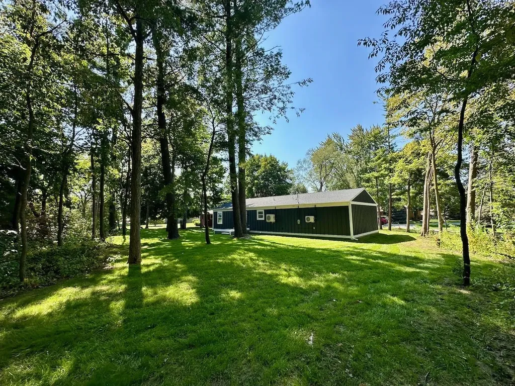 2588 E Greendale Drive Saginaw Charter Township MI 48603