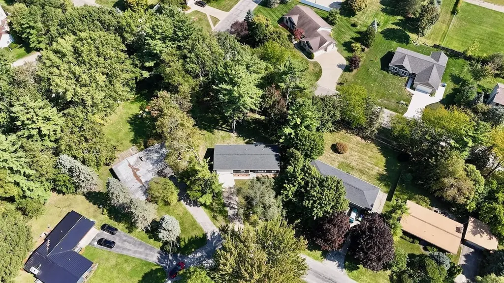 2588 E Greendale Drive Saginaw Charter Township MI 48603
