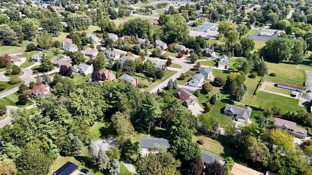 2588 E Greendale Drive Saginaw Charter Township MI 48603