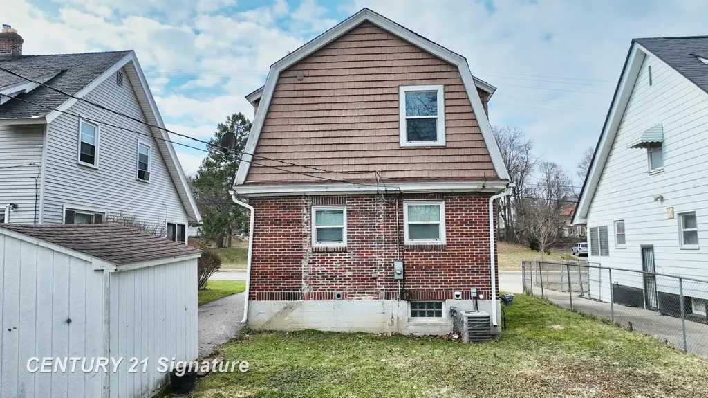 1008 Dupont St Street Flint City MI 48504