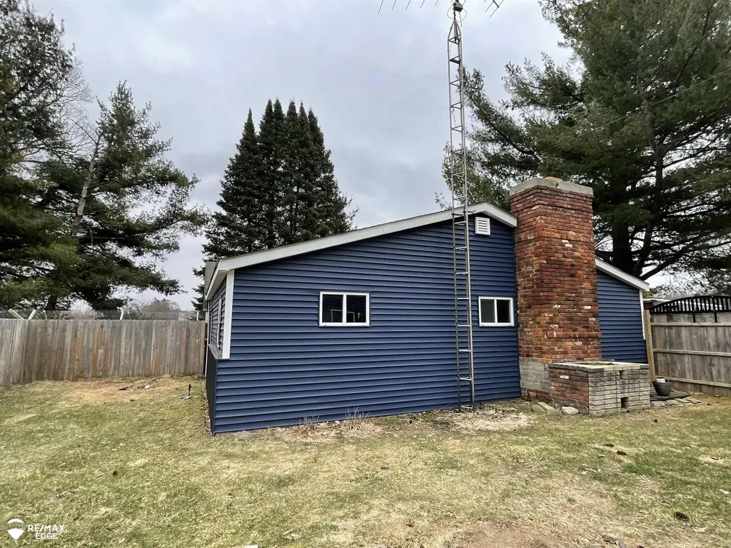 494 W Barnes Lake Road Deerfield Township MI 48421