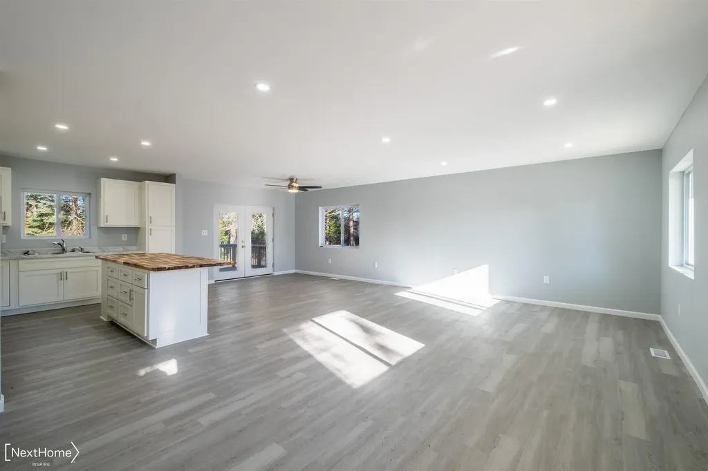 229 N Water Street Au Gres City MI 48703