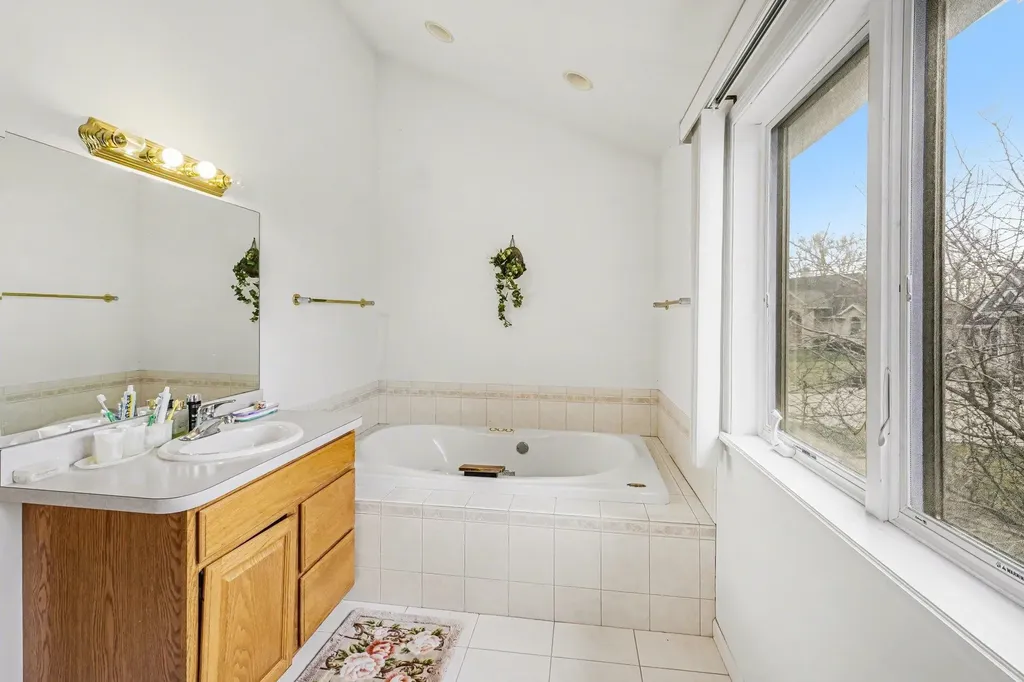 6131 Pine Creek Court Grand Blanc Charter Township MI 48439