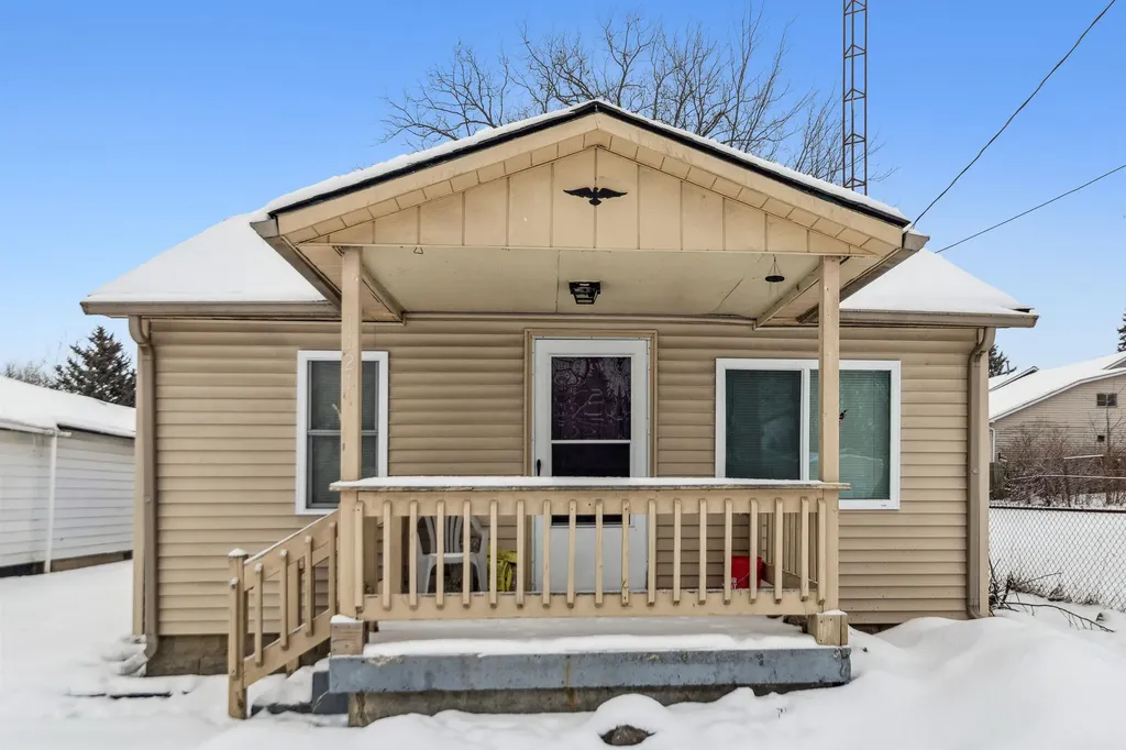 1121 W Boatfield Avenue Flint City MI 48507