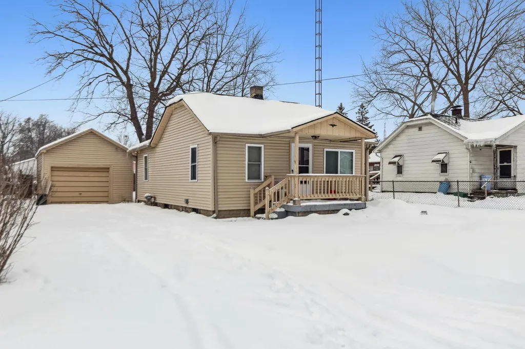 1121 W Boatfield Avenue Flint City MI 48507