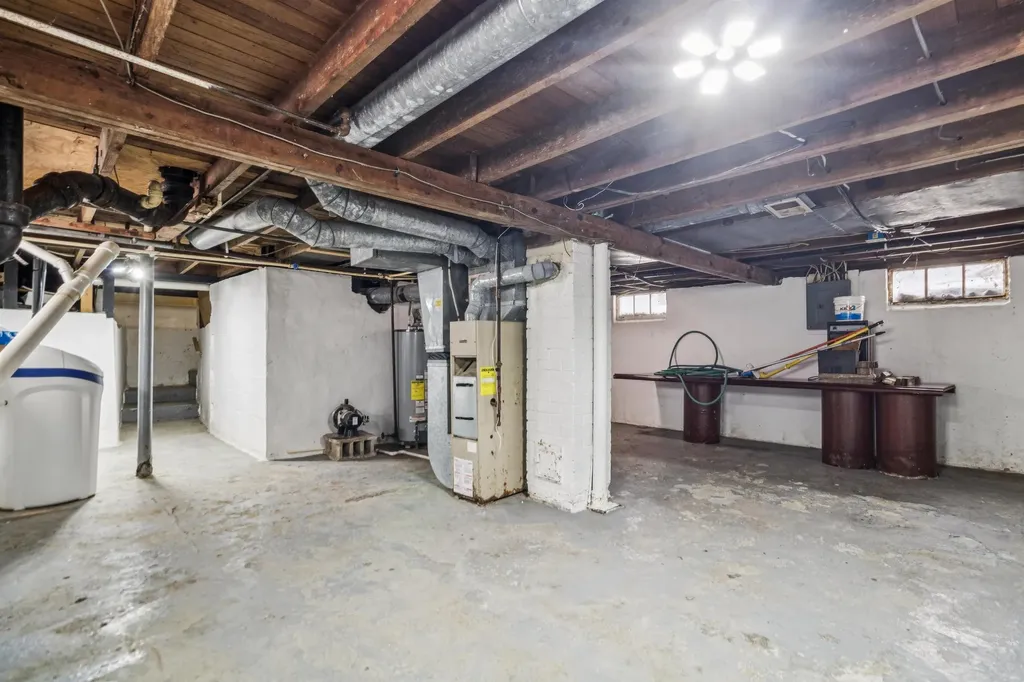 1121 W Boatfield Avenue Flint City MI 48507