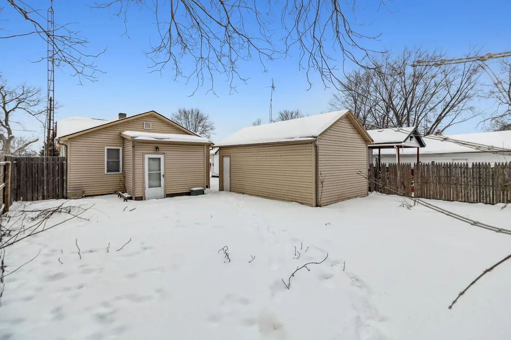 1121 W Boatfield Avenue Flint City MI 48507