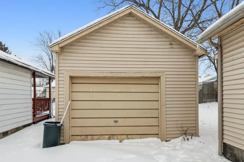 1121 W Boatfield Avenue Flint City MI 48507