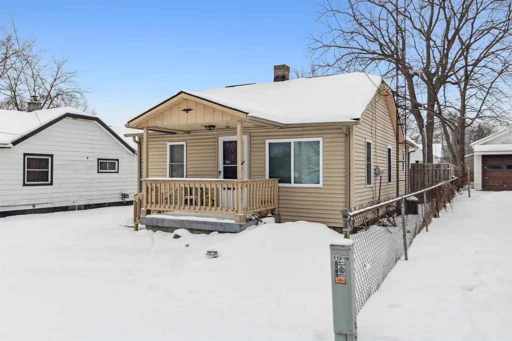 1121 W Boatfield Avenue Flint City MI 48507