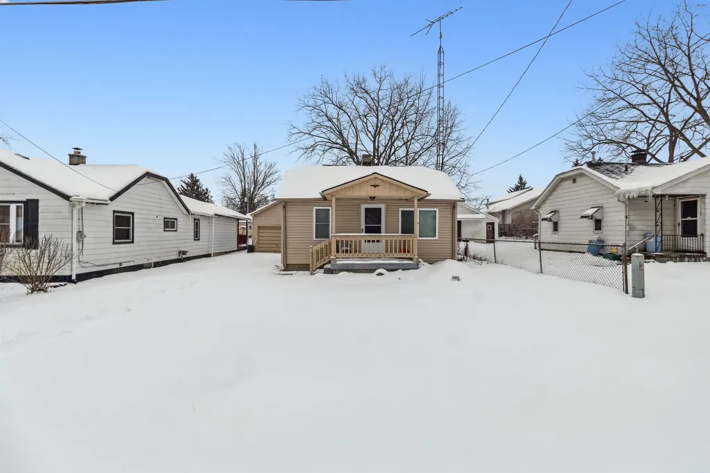1121 W Boatfield Avenue Flint City MI 48507