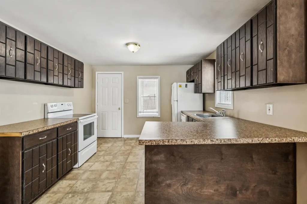 1121 W Boatfield Avenue Flint City MI 48507
