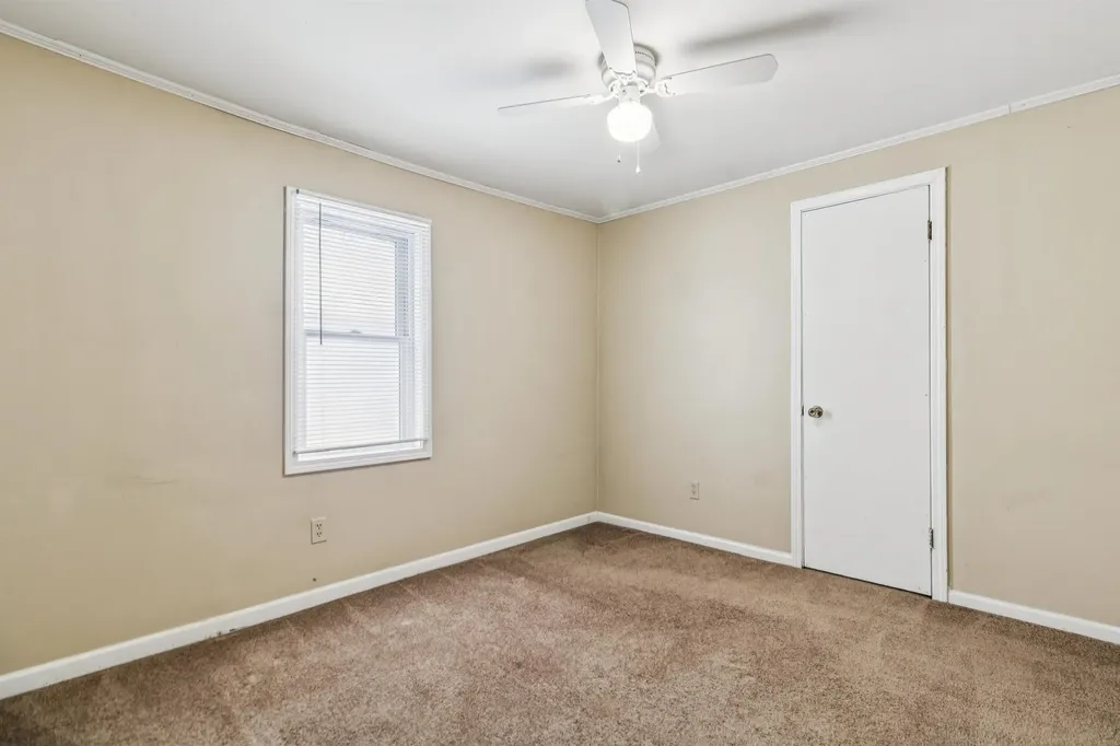 1121 W Boatfield Avenue Flint City MI 48507