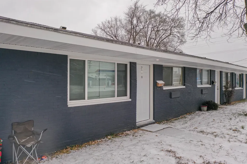 3817 Lippincott Apt 13 Boulevard Flint City MI 48507