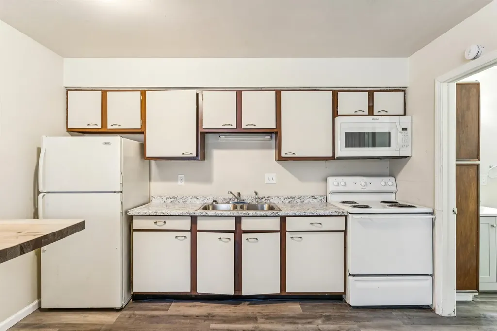 3817 Lippincott Apt 13 Boulevard Flint City MI 48507