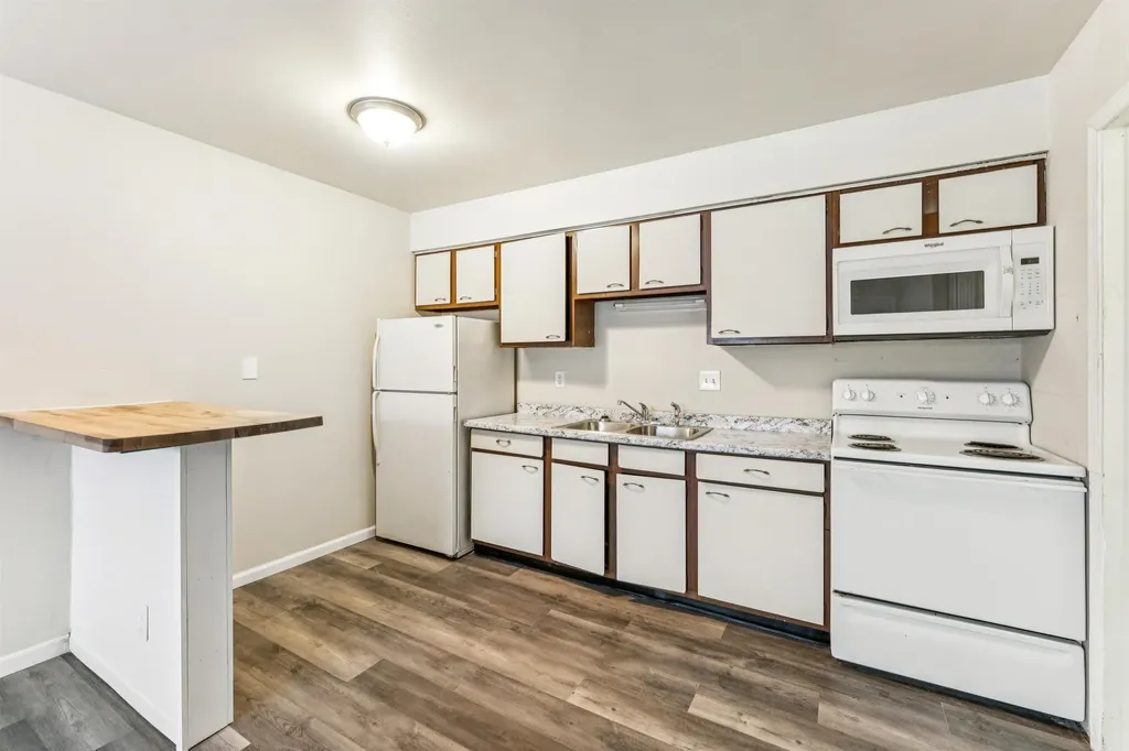 3817 Lippincott Apt 13 Boulevard Flint City MI 48507